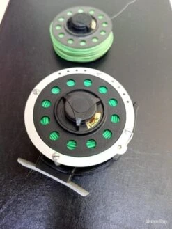 MOULINET MOUCHE AUTOMATIC MITCHELL 710 AVEC SES DEUX BOBINES . PARFAIT ETAT . PETIT PRIX . -Daiwaori Magasin 00005 MOULINET MOUCHE AUTOMATIC MITCHELL 710 AVEC SES DEUX BOBINES . PARFAIT ETAT . PETIT PRIX