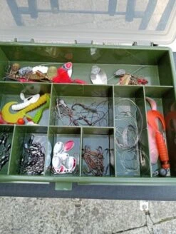 Caisse Siège Sur Chariot Avec Accessoires Pour Pêche -Daiwaori Magasin 00007 Caisse siege sur chariot avec accessoires pour peche