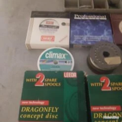 Dam Lot De Moulinets Et Cannes Pro Pour Pêche à La Mouche Et Matériel -Daiwaori Magasin 00022 Lot de moulinets et cannes pro pour peche a la mouche et materiel