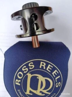 Moulinet Mouche ROSS CANYON N°1 (made In USA).Jamais Servi. Noir Anodisé. Large Arbor. Soie 0 à 3. 18 Moulinet Mouche ROSS CANYON N°1 (made In USA).Jamais Servi. Noir Anodisé. Large Arbor. Soie 0 à 3. -Daiwaori Magasin 00032 Moulinet mouche ROSS CANYON N 1 made in USA .Jamais servi. Noir anodise. Large arbor. Soie 0 a 3