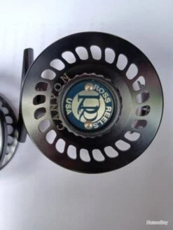 Moulinet Mouche ROSS CANYON N°1 (made In USA).Jamais Servi. Noir Anodisé. Large Arbor. Soie 0 à 3. 21 Moulinet Mouche ROSS CANYON N°1 (made In USA).Jamais Servi. Noir Anodisé. Large Arbor. Soie 0 à 3. -Daiwaori Magasin 00035 Moulinet mouche ROSS CANYON N 1 made in USA .Jamais servi. Noir anodise. Large arbor. Soie 0 a 3